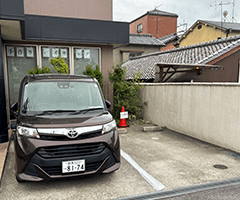 施設の入り口近く